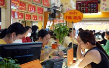 Mua từ 2 chỉ vàng sẽ phải chuyển khoản