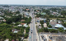 Tây Ninh: Bắt quả tang vụ đổ gần 250 tấn bùn thải ra môi trường