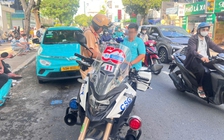 CSGT TP.HCM lập biên bản, ghi hình phạt nguội hàng loạt ô tô dừng đỗ sai quy định