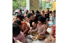 “Bữa ăn yêu thương” cho trẻ em nghèo