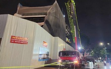 Hà Nội phá dỡ tòa nhà 'hàm cá mập'