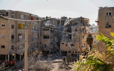 Iran phóng hàng chục tên lửa đạn đạo, Israel cảnh báo lãnh tụ tối cao Iran