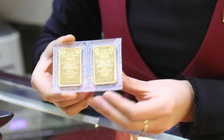 Giá vàng thế giới tăng vọt, vàng miếng SJC tiếp tục giảm
