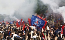 Ăn mừng vô địch Champions League thành bạo động, CĐV PSG chửi mắng Mbappe, Messi và Neymar