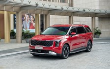 Xe gia đình KIA Carnival giảm giá hơn 200 triệu đồng