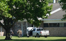Kẻ xả súng tại nhà thờ Mỹ bị giáo dân tông xe, bảo vệ bắn chết tại chỗ