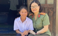 Thượng tá công an ở Kon Tum trở thành mẹ đỡ đầu của trẻ mồ côi