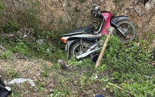 Chở con đi lấy số báo danh thi tốt nghiệp, cha tông vào trụ điện tử vong