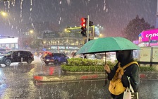 Từ ngày mai TP.HCM mưa giảm, nắng tăng