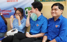 Khi thí sinh làm bài, đội tiếp sức mùa thi làm gì?