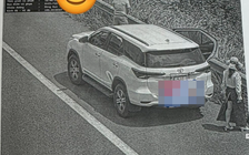 Tài xế buồn ngủ, mắc vệ sinh có được dừng xe trên cao tốc: CSGT giải đáp