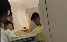 Bác sĩ cứu sống bé gái bị co giật trên chuyến bay TP.HCM - Hà Nội