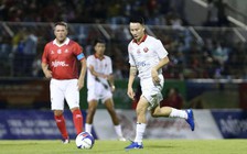 Ca sĩ Hoàng Bách: ‘Không thể ngờ có một ngày, được thi đấu cùng các huyền thoại M.U’