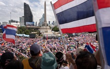 Hàng ngàn người xuống đường yêu cầu Thủ tướng Thái Lan từ chức