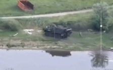 Binh sĩ Nga táo bạo cướp xe bọc thép Ukraine?