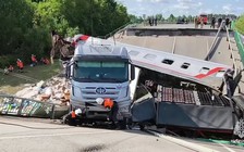 Chiến sự Ukraine ngày 1.196: Ukraine tấn công cầu Crimea, Nga tiến quân ở Sumy