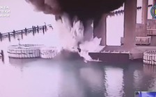 Nóng: Ukraine tuyên bố đánh thuốc nổ cầu Crimea