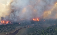 Cháy rừng dữ dội ở Canada, khói bụi ô nhiễm lan tận châu Âu