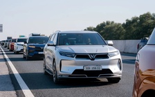 Vì sao ô tô điện tụt pin nhanh hơn khi chạy cao tốc?