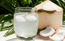 Giải mã bí mật uống nước dừa giải nhiệt ngày nắng nóng