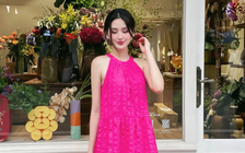 Đầm suông cổ yếm tạo nét mềm mại cho quý cô thời thượng