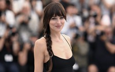 Dakota Johnson chia tay người yêu 8 năm