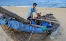 Tình người miền biển: Những người hùng bình dị
