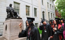 Đại học Harvard mở rộng đơn kiện chính quyền Mỹ