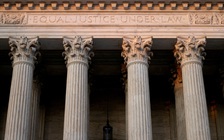 Tòa án tối cao ra phán quyết ủng hộ chính sách của Tổng thống Trump