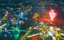 Pháo hoa, dù lượn hỏa thuật thắp sáng đêm phố cổ Hội An