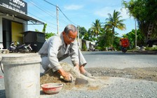 Chuyện tử tế: Ông Hai Số vá đường