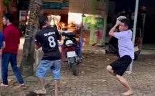 Dùng gạch đá tấn công người khác, phạm tội gì?