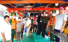 Ngư dân Cà Mau cứu sống 8 người nước ngoài trôi dạt trên biển