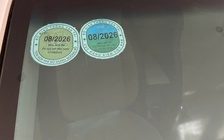 Nên bỏ tem thu phí đường bộ dán trên ô tô