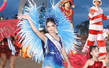 45 người đẹp Hoa hậu Hoàn vũ cùng diễu hành Carnival phố biển Nha Trang
