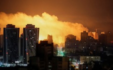Mỹ khôi phục viện trợ Ukraine giữa 'bão lửa'