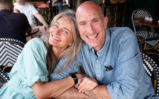 Siêu mẫu Paulina Porizkova đính hôn ở tuổi 60