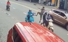 TP.HCM: Khởi tố người đạp ngã nữ xe ôm công nghệ ở phường Phú Lợi