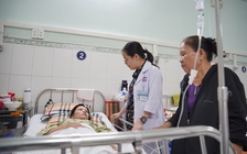 Cô gái 30 tuổi bỗng liệt tay chân, mờ mắt: 'Em chỉ mong được sống'