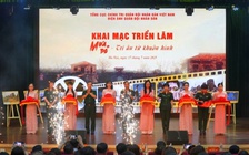 Á hậu Châu Anh, diễn viên Đỗ Nhật Hoàng xúc động tại triển lãm 'Mưa đỏ'