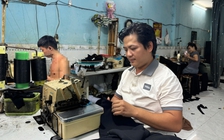 Lao động trên 35 tuổi tìm việc: Vì sao rời nhà máy may, về nhà trọ làm xuyên đêm?