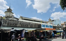 Sống ở TP.HCM: Ghé chợ cổ Hòa Bình, lắng nghe ký ức Chợ Lớn xưa