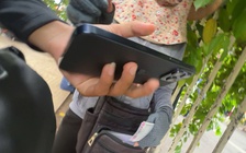 Cần dẹp nạn bán điện thoại 'iPhone' giả quanh các bệnh viện lớn ở TP.HCM