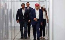 Ông Trump thăm nhà tù 'Cá sấu Alcatraz' - nơi nguy hiểm giam giữ người nhập cư