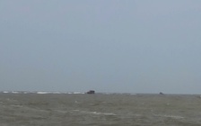 Quảng Trị: Cứu 7 ngư dân trên con tàu bị sóng đánh chìm