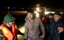 Tàu câu mực chìm ở biển Thiên Cầm, 34 người thoát chết