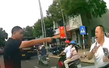 Xác định tài xế 'tung cước' khiến người khác gãy xương sườn