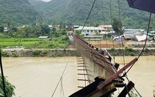 Nguyên nhân vụ lật cầu treo ở Điện Biên khiến 4 người bị thương