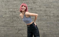 Khoe trọn lưng thon với áo crop top lệch vai