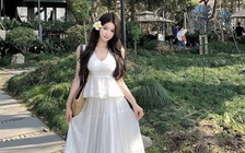 Hóa nàng thơ với áo yếm cổ chữ V